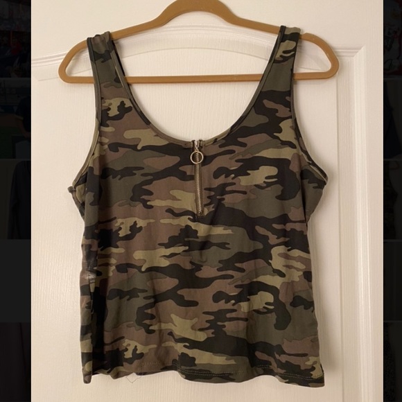 Rue21 Tops - Rue21 Women’s Camo Tank with Front Zipper